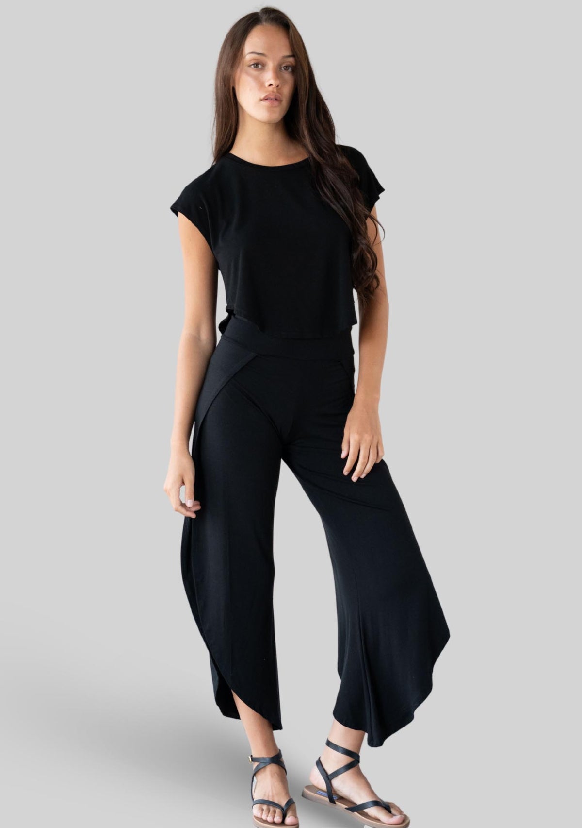 Jala Easy Tee in Black - side view