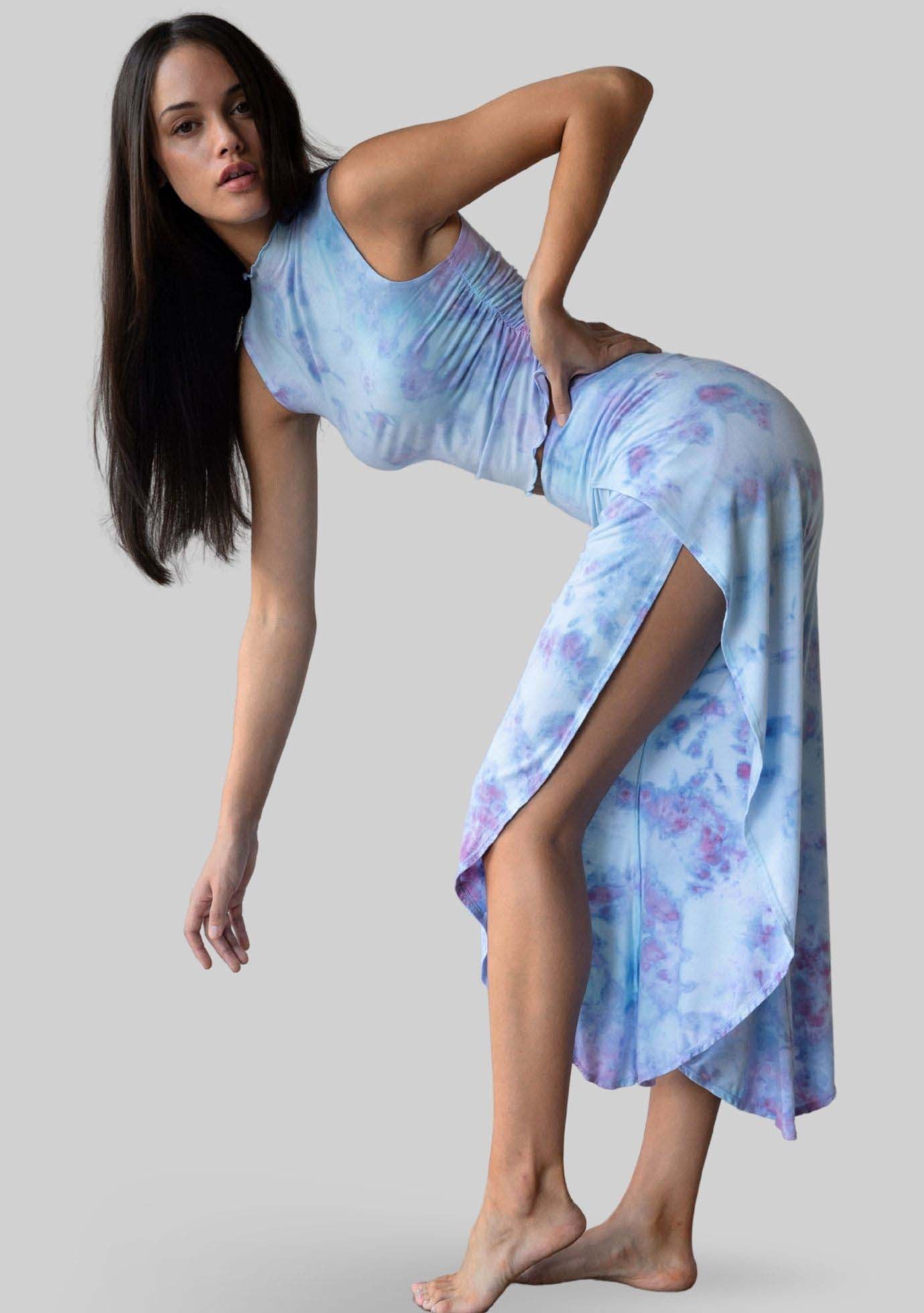 Amelia is 5'9" (XS)