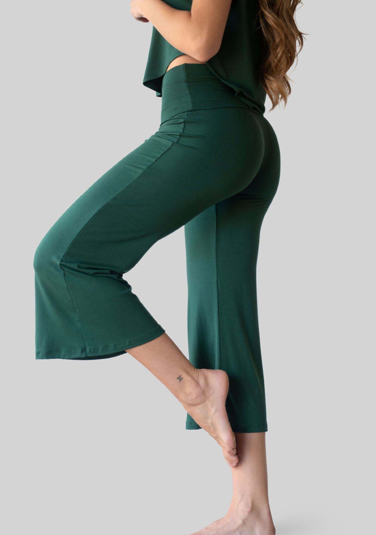 Evergreen Chill Yoga Capri, side view. 
