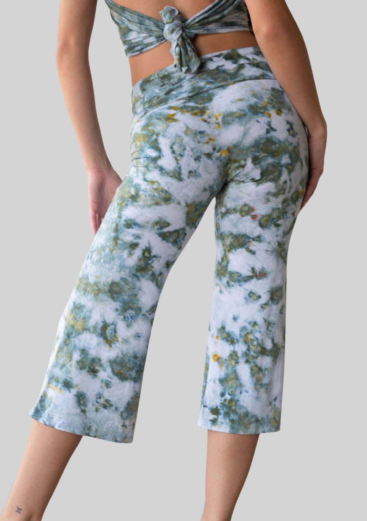 Jala Chill Yoga Capri in Seaweed - side view