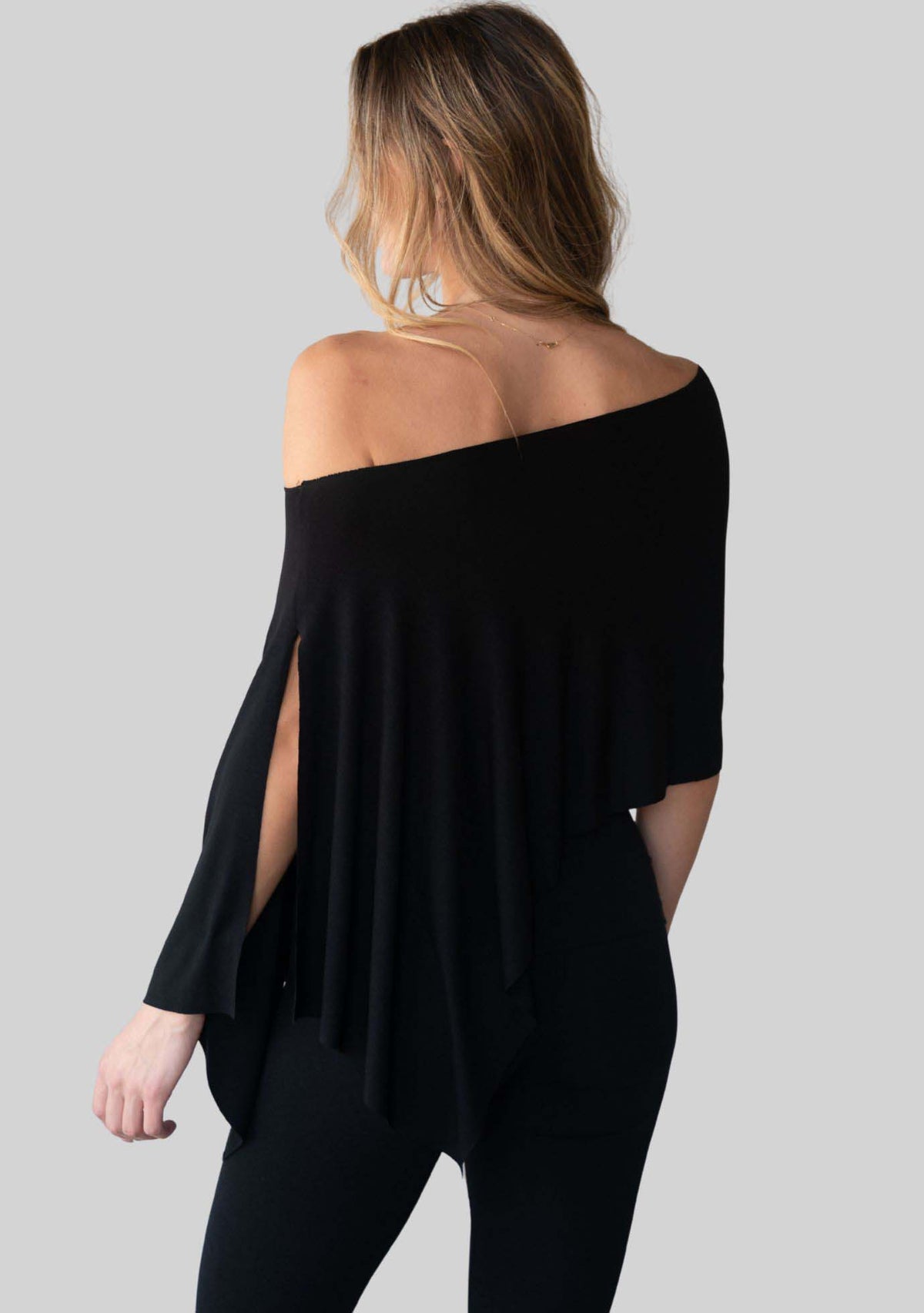 Jala Unwind Poncho in Black - detail view