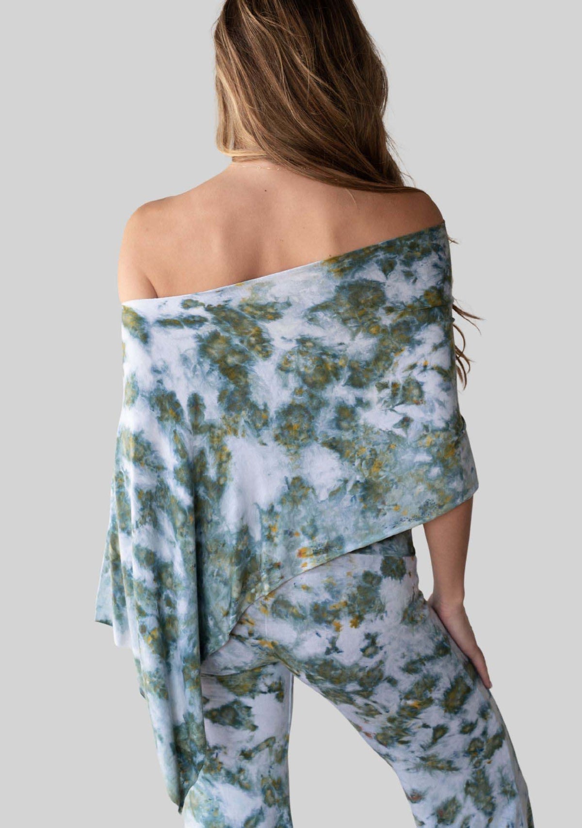 Jala Unwind Poncho in Seaweed - poncho back view