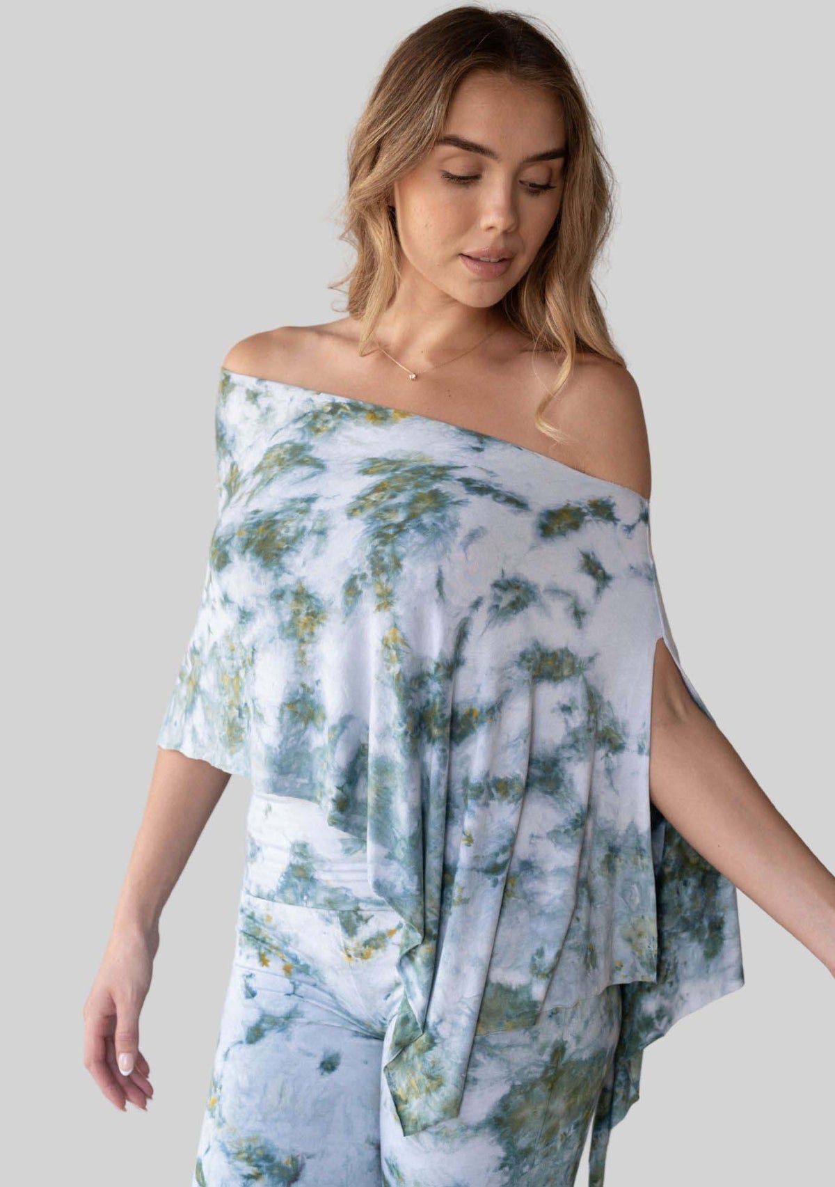 Jala Unwind Poncho in Seaweed - poncho style, alternate view [label] Poncho