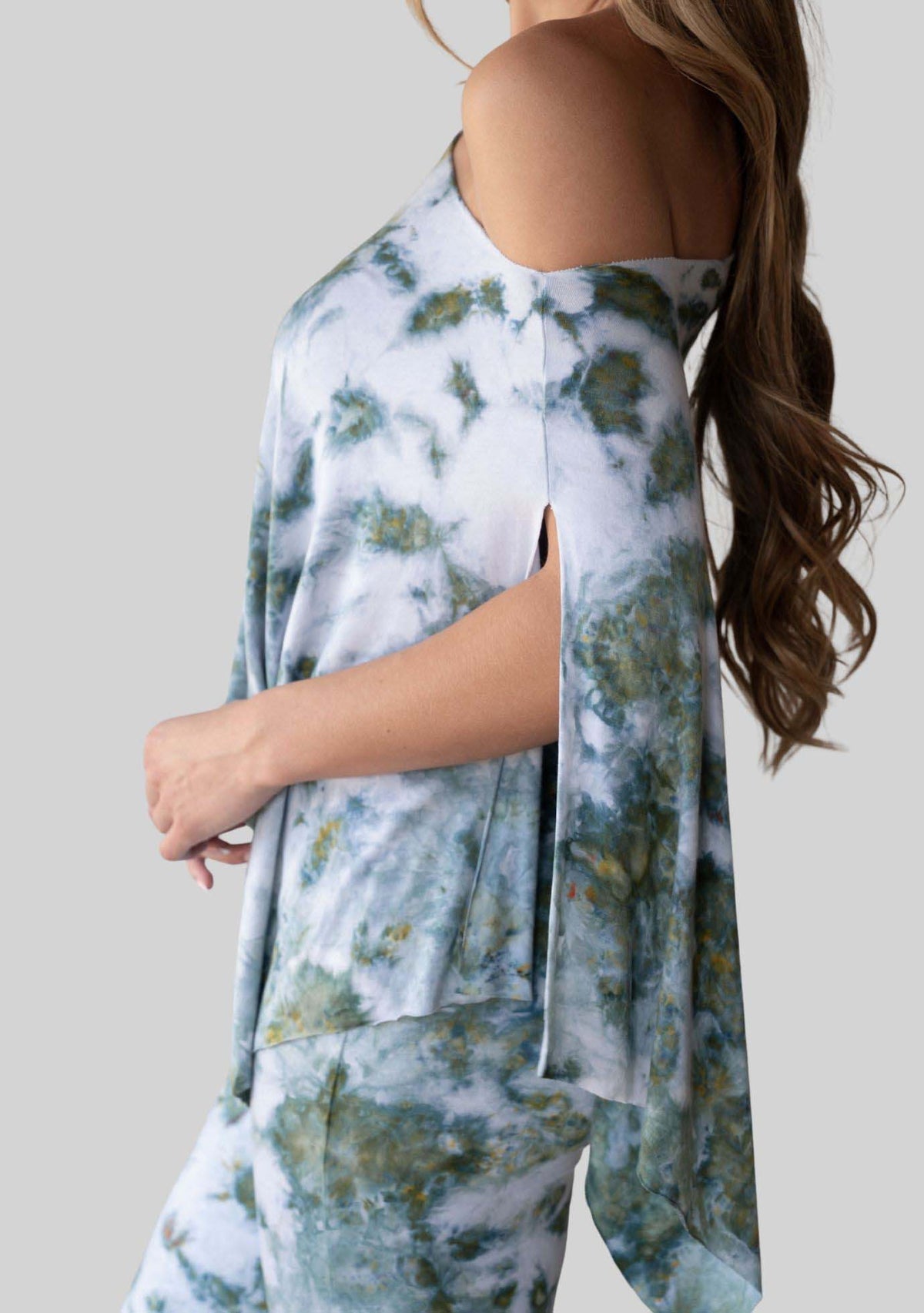 Jala Unwind Poncho in Seaweed - side view