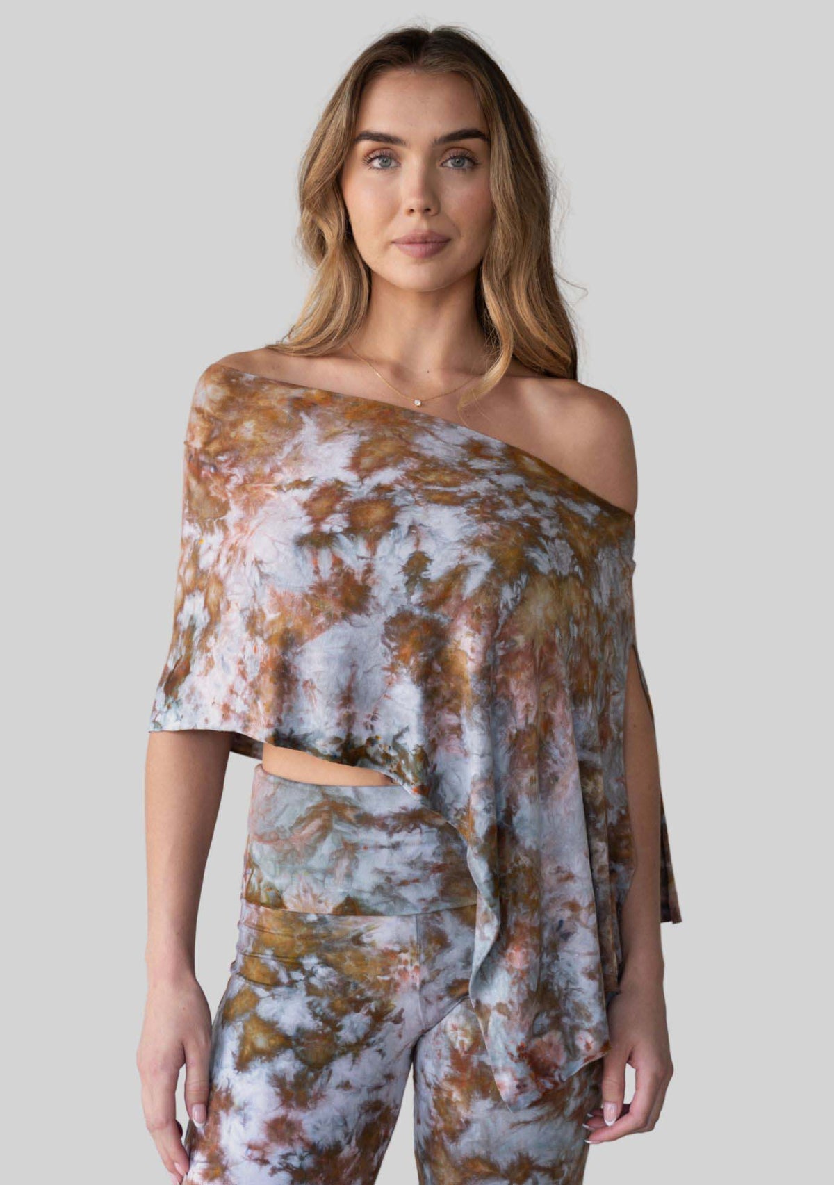 Jala Unwind Poncho in Terra - front view